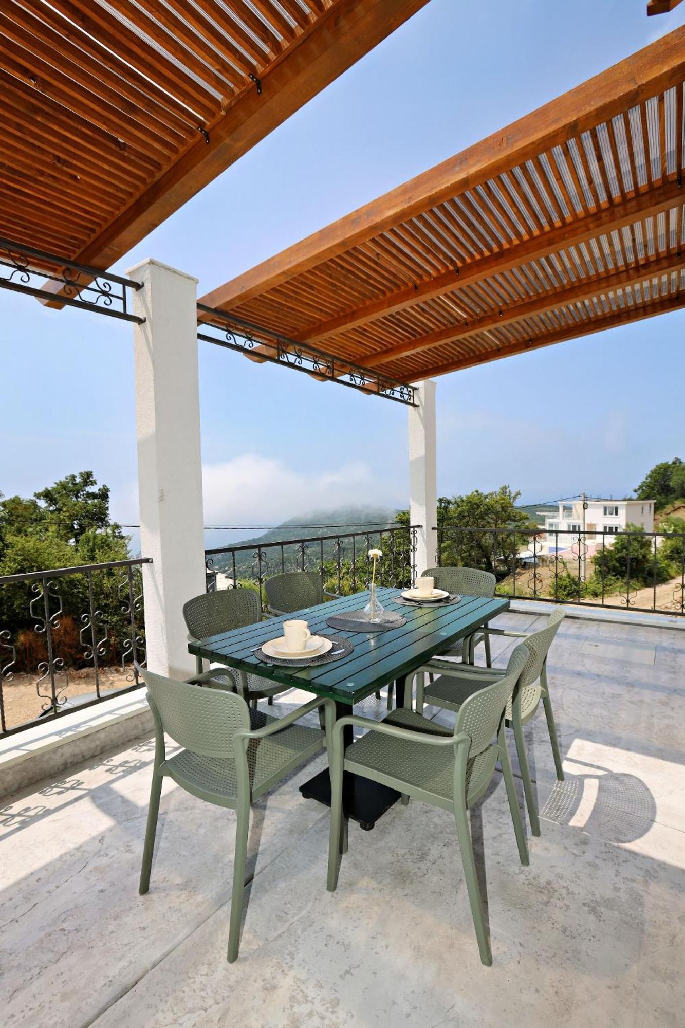 Oktopus Apartman Sutomore